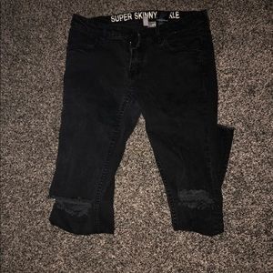Distressed skinny jeans